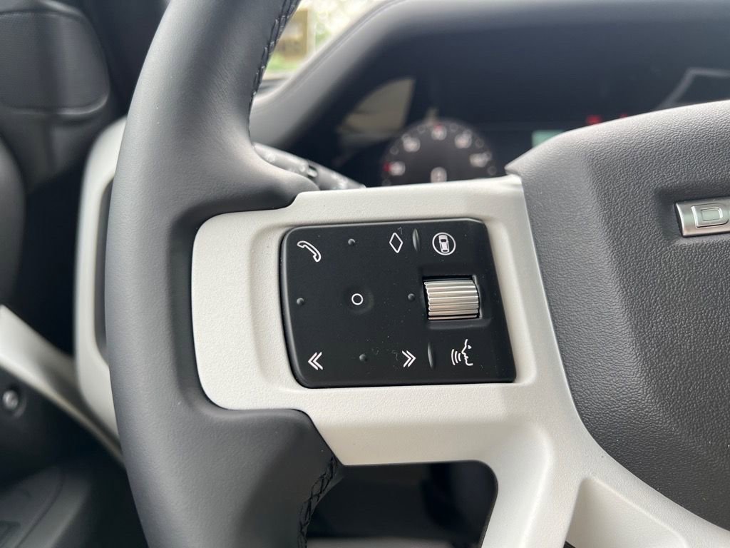 Used 2025 Land Rover Defender 110 S image 11