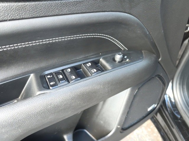 Used 2024 Jeep Compass Limited w/ High Altitude Package image 11