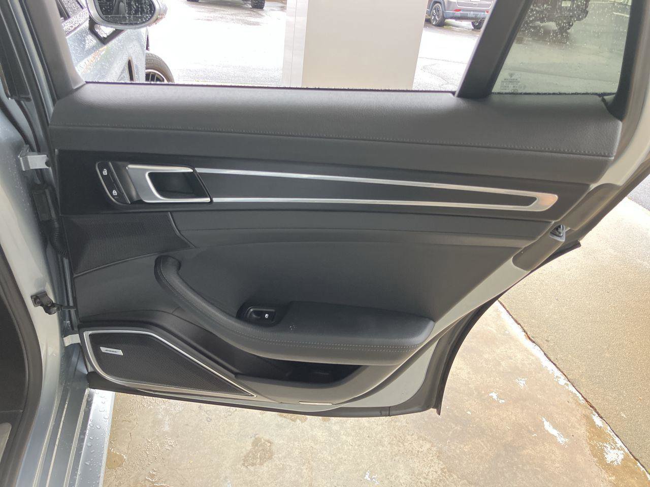 Used 2023 Porsche Panamera Platinum Edition w/ Sportdesign Package image 34