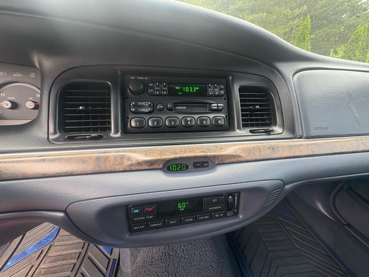 Used 1999 Ford Crown Victoria LX RWD image 17