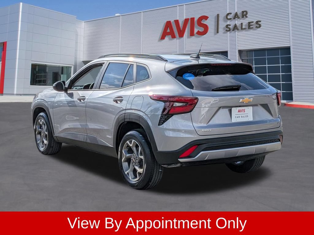 Used 2025 Chevrolet Trax LT w/ LT Convenience Package FWD image 9