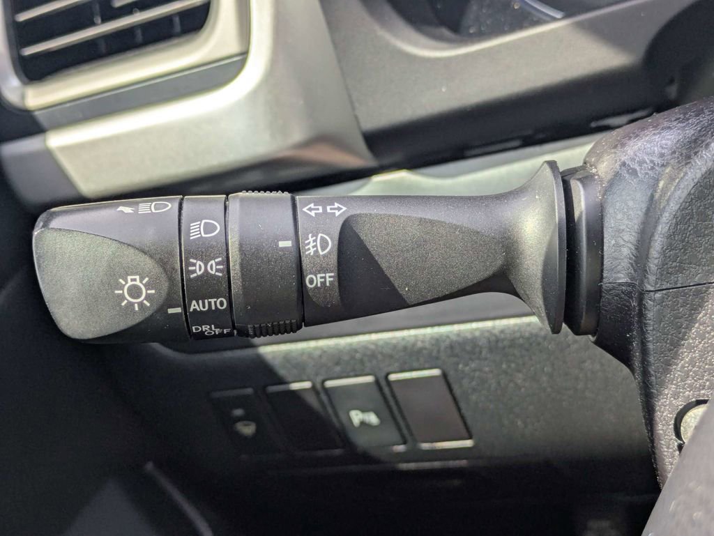 Used 2017 Toyota Highlander Limited AWD/4WD image 30