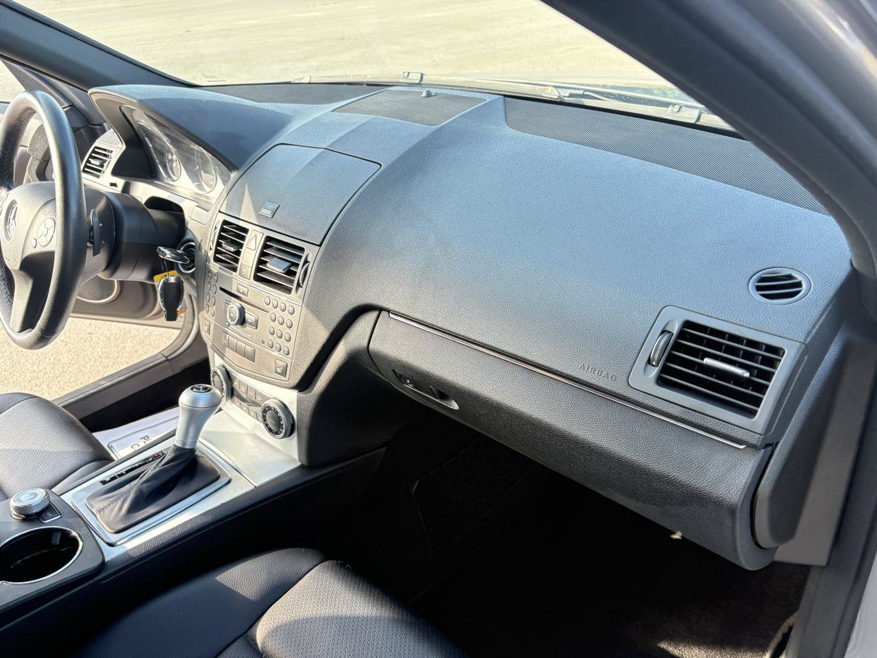 Used 2010 Mercedes-Benz C 300 Sedan image 23