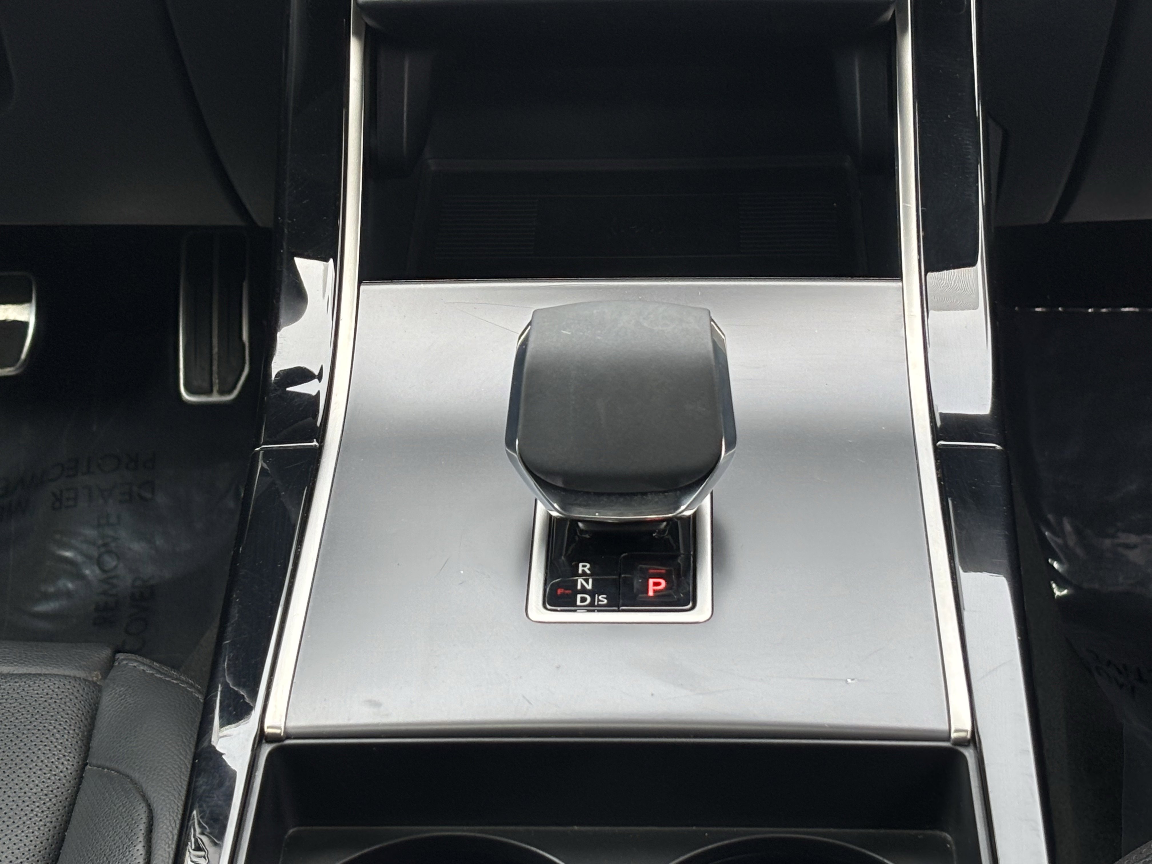 Used 2025 Land Rover Range Rover Velar Dynamic SE image 23