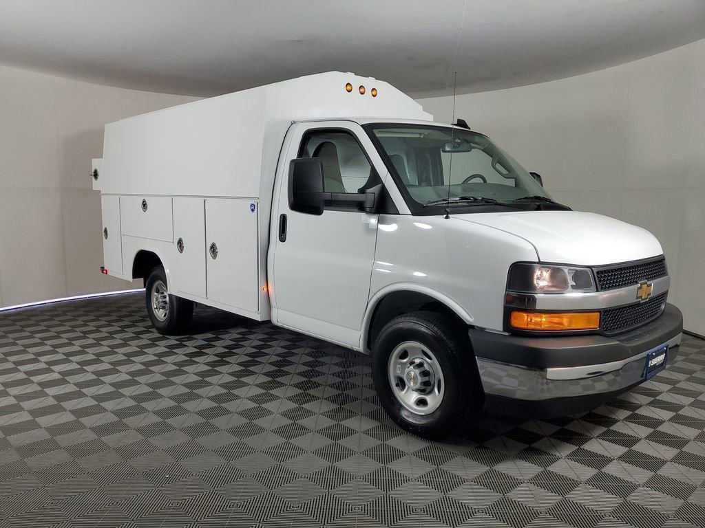 New 2025 Chevrolet Express 3500 w/ Power Convenience Package RWD image 3