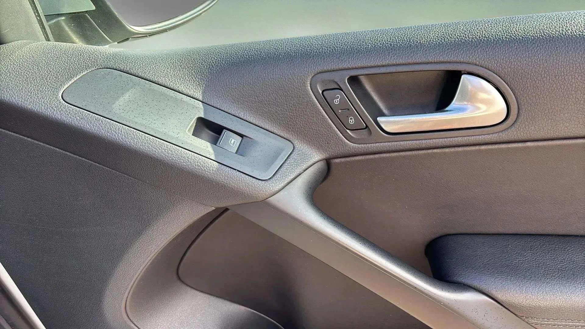 Used 2016 Volkswagen Tiguan S image 24