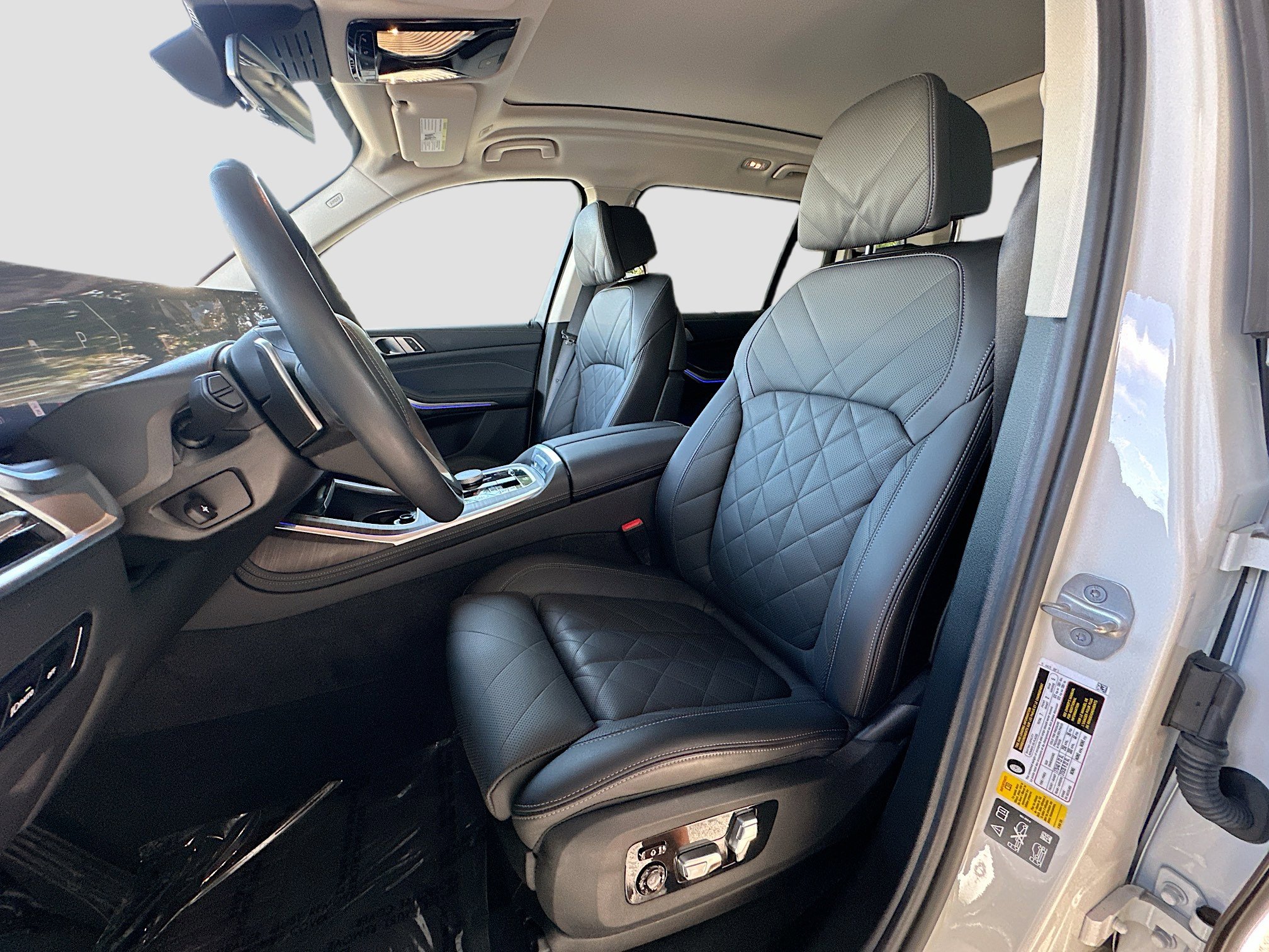 Certified 2024 BMW X7 xDrive40i w/ Parking Assistance Package image 21