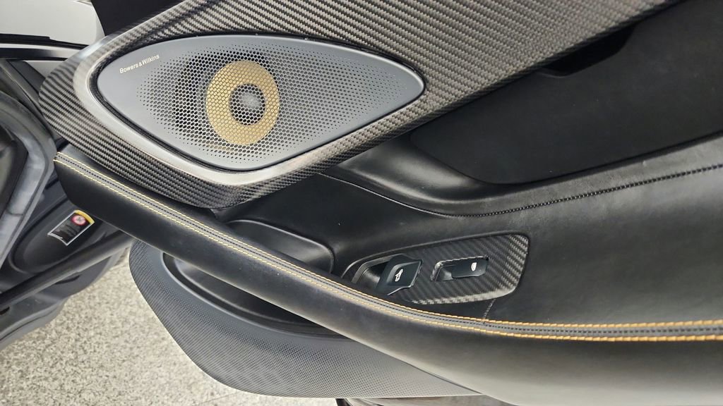 Used 2016 McLaren 570S Coupe RWD image 28