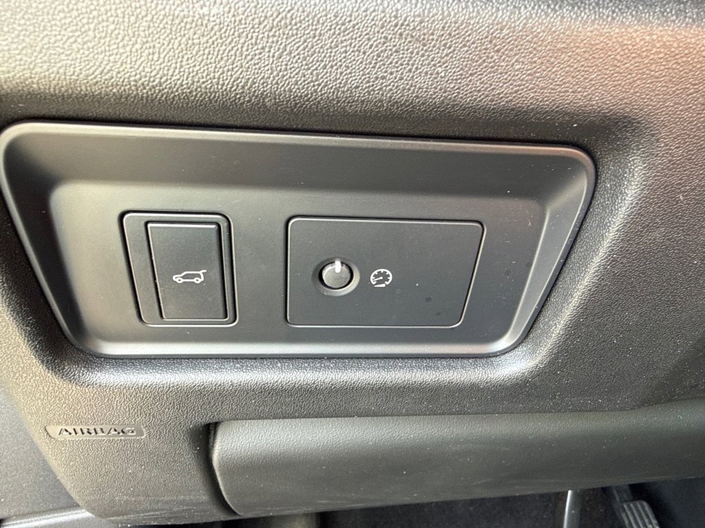 Used 2019 Land Rover Discovery Sport SE image 13