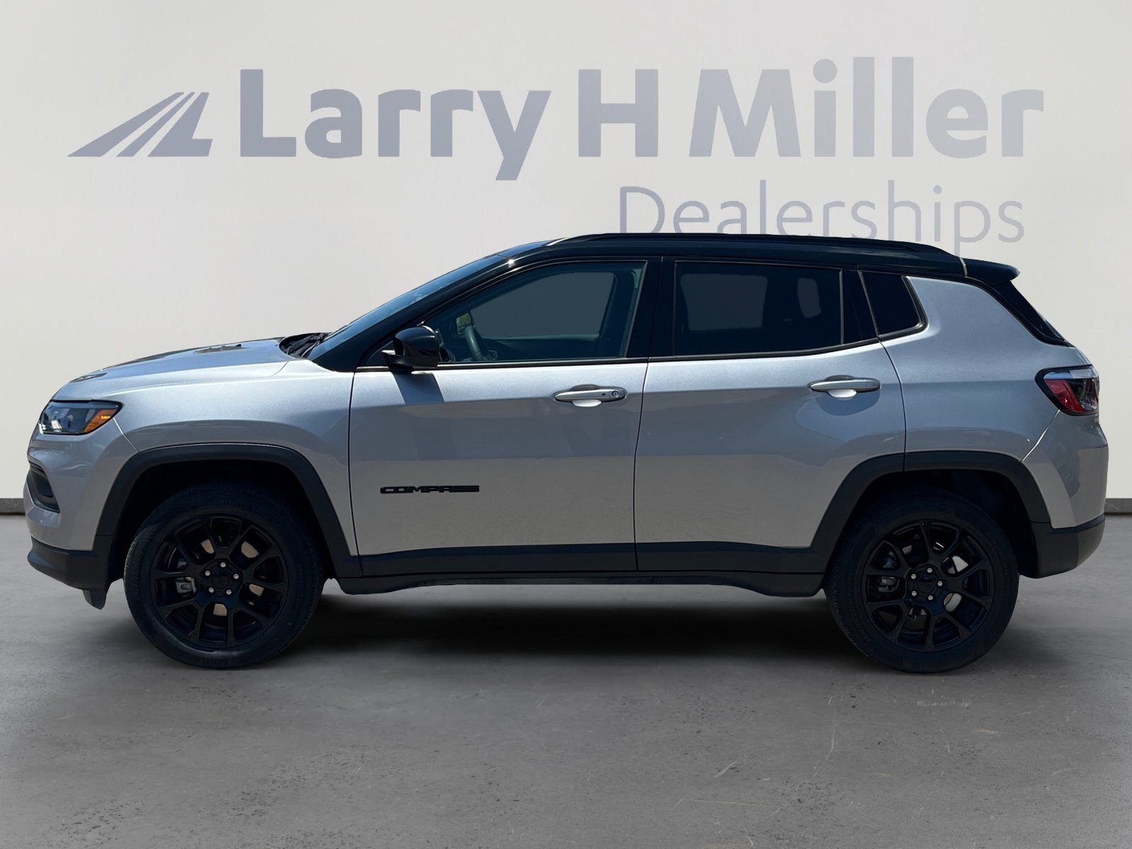 Certified 2022 Jeep Compass Latitude AWD/4WD image 2