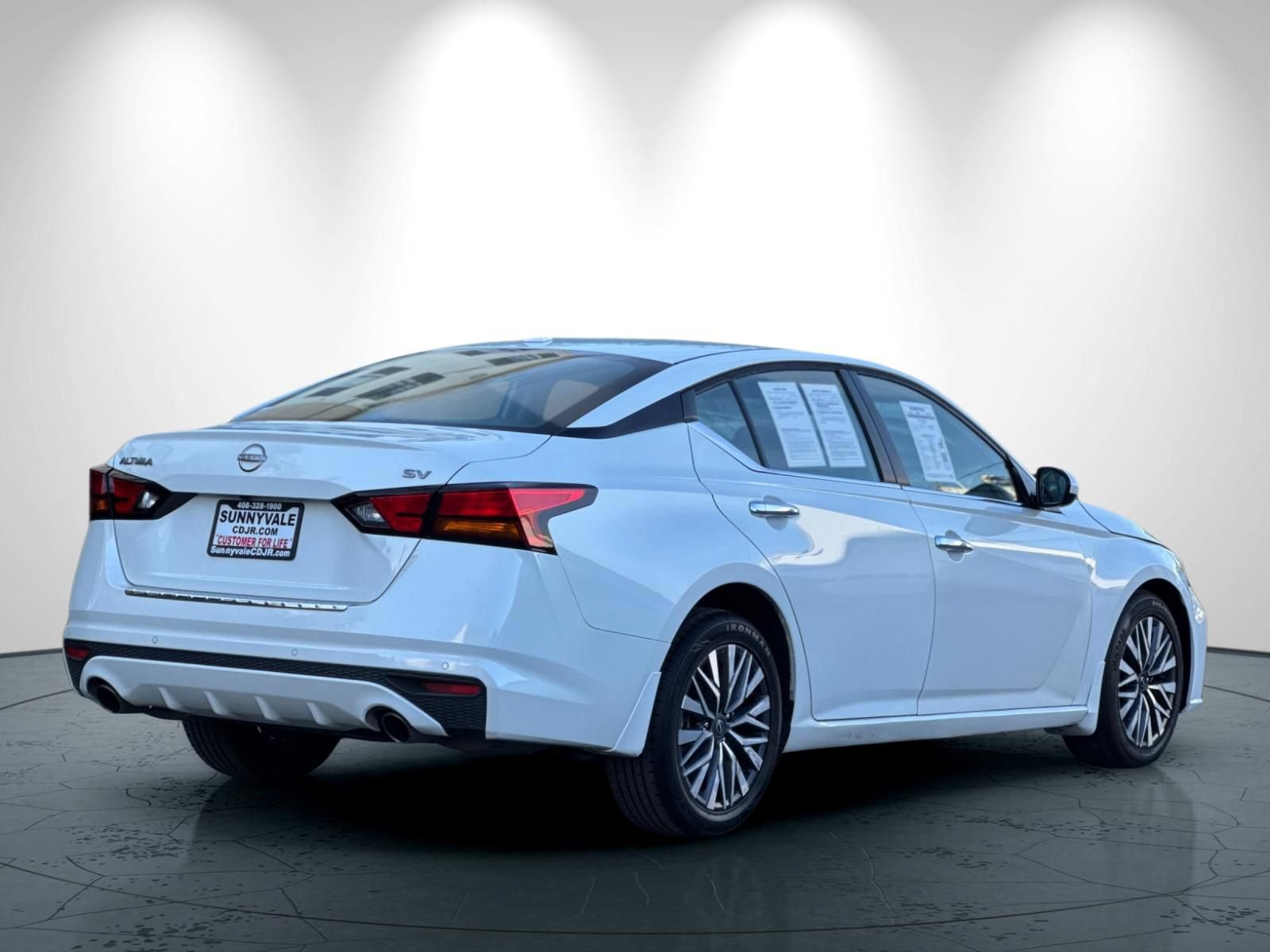 Used 2023 Nissan Altima 2.5 SV w/ SV Premium Package FWD image 4