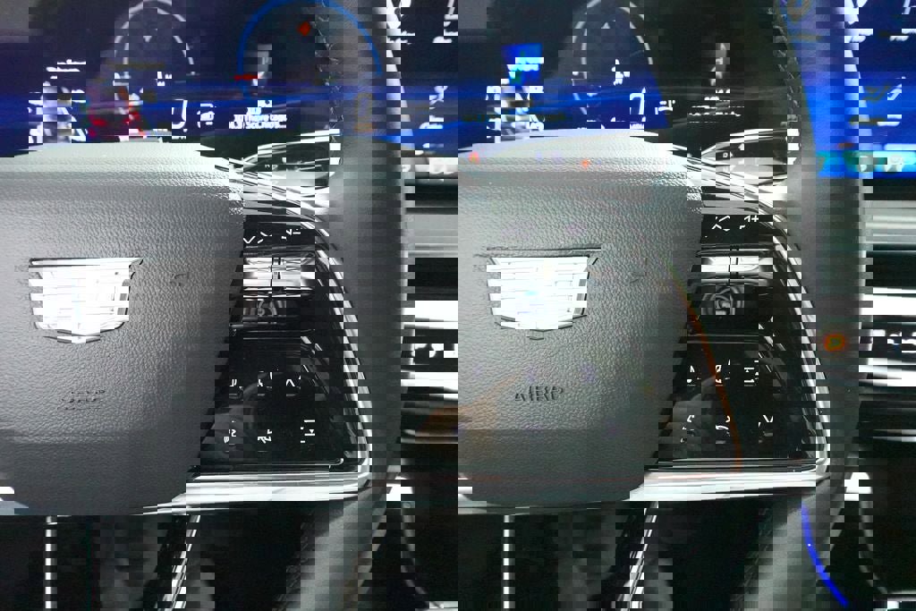 Used 2024 Cadillac Lyriq Luxury AWD/4WD image 14