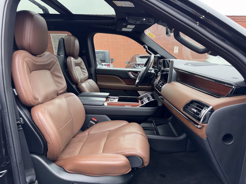 Used 2024 Lincoln Navigator Reserve AWD/4WD image 28
