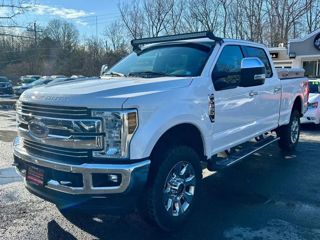 Used 2018 Ford F250 Lariat w/ Chrome Package image 4