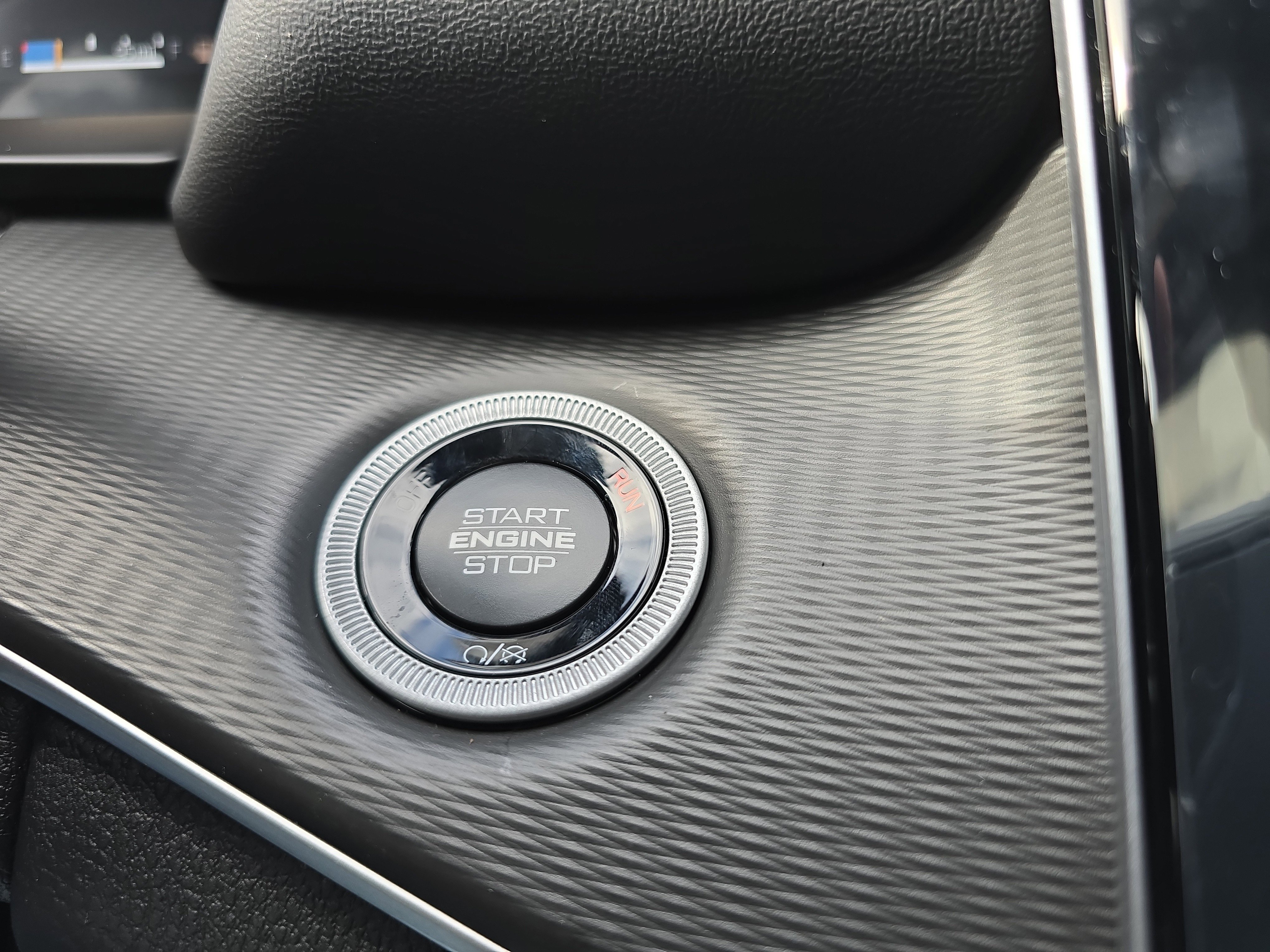 New 2025 Jeep Grand Cherokee Altitude image 30