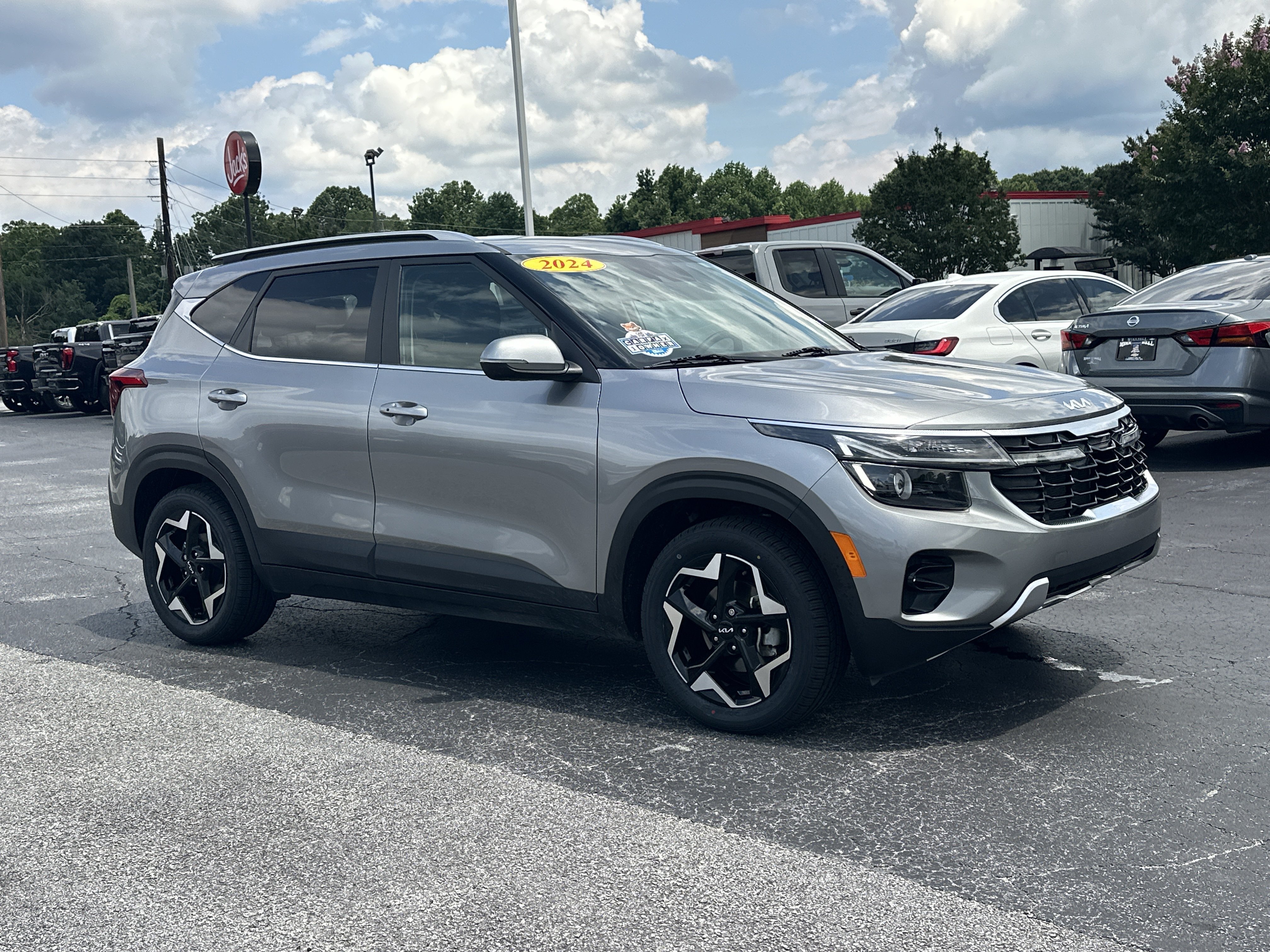 Used 2024 Kia Seltos EX FWD image 2