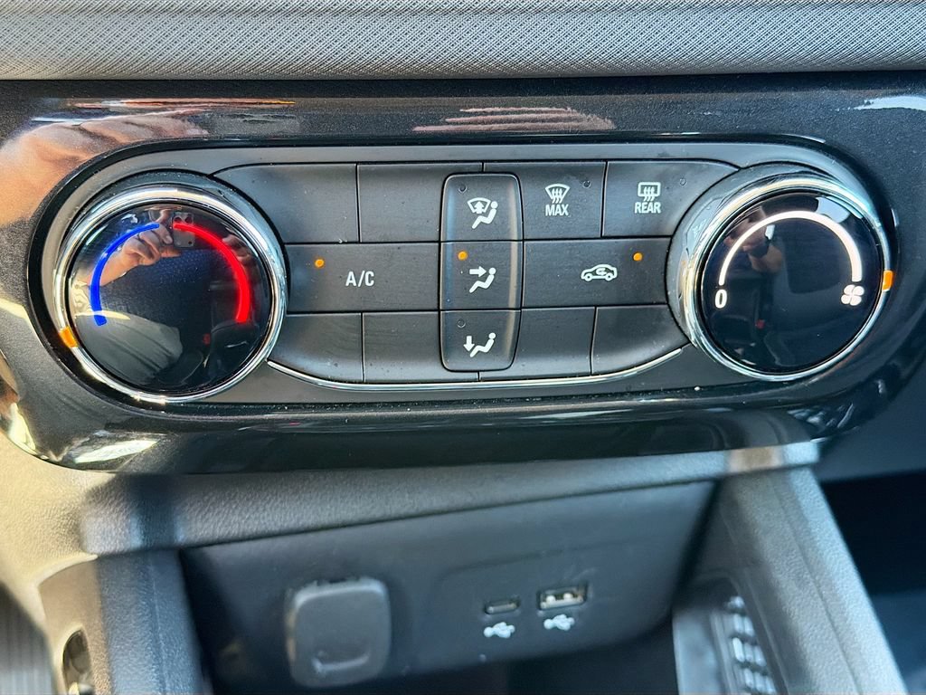Used 2025 Chevrolet TrailBlazer LT AWD/4WD image 17