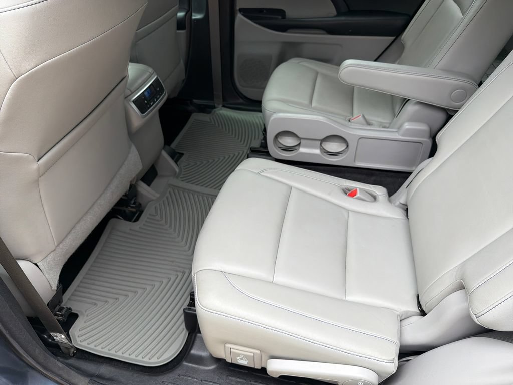 Used 2018 Toyota Highlander XLE FWD image 35