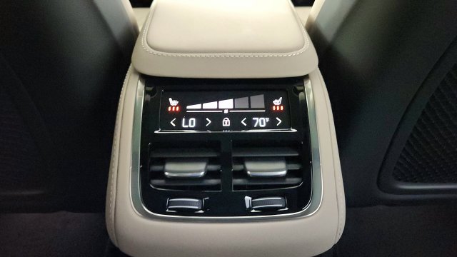 New 2026 Volvo XC90 T8 Plus w/ Protection Package Premier AWD/4WD image 32