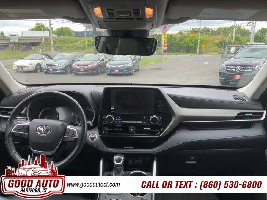 Used 2023 Toyota Highlander XLE AWD/4WD image 18