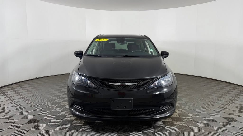 Used 2023 Chrysler Voyager LX FWD video 2