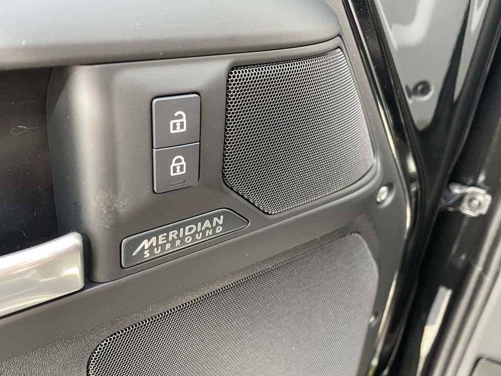 New 2026 Land Rover Defender 130 X-Dynamic SE AWD/4WD image 37