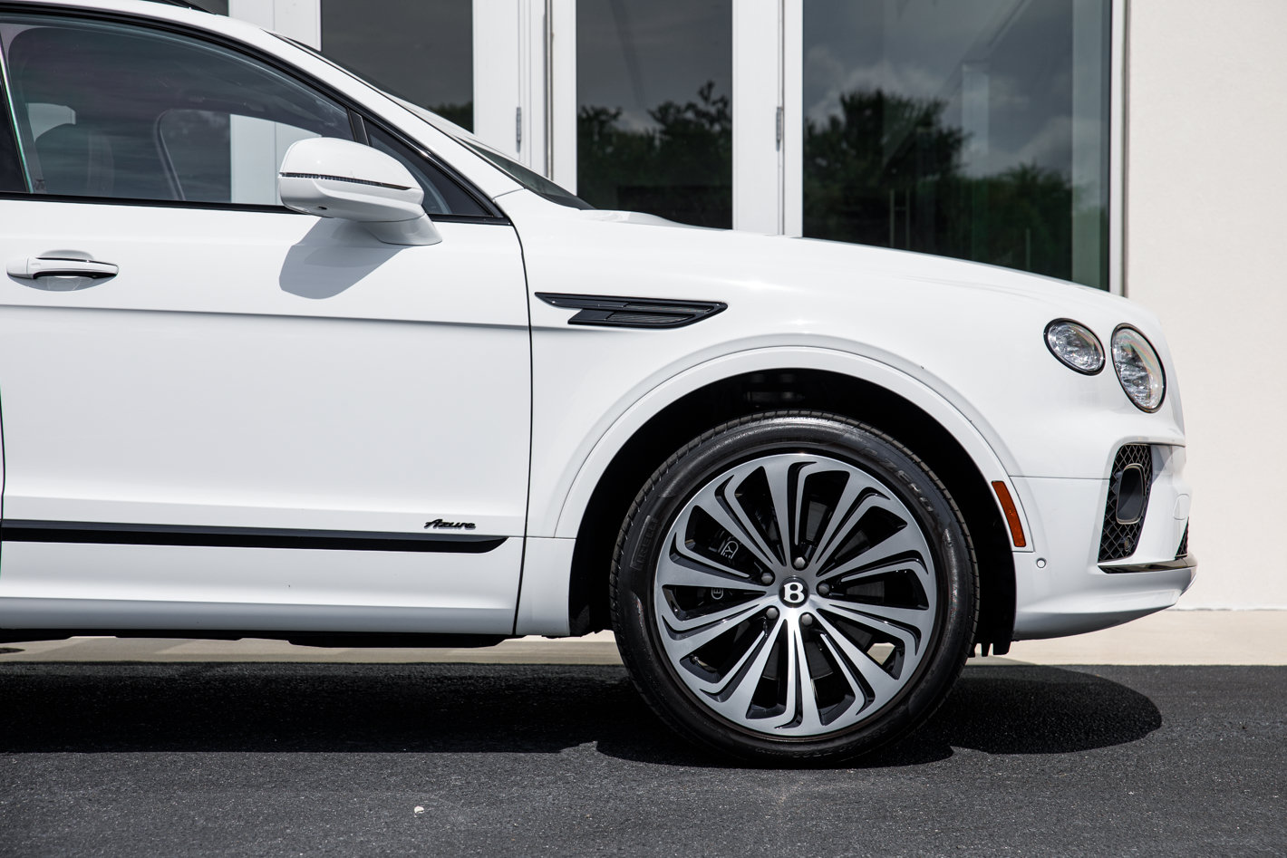 Used 2023 Bentley Bentayga Extended Wheelbase AWD/4WD image 6
