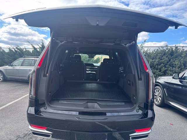 Used 2023 Cadillac Escalade Premium Luxury AWD/4WD image 10