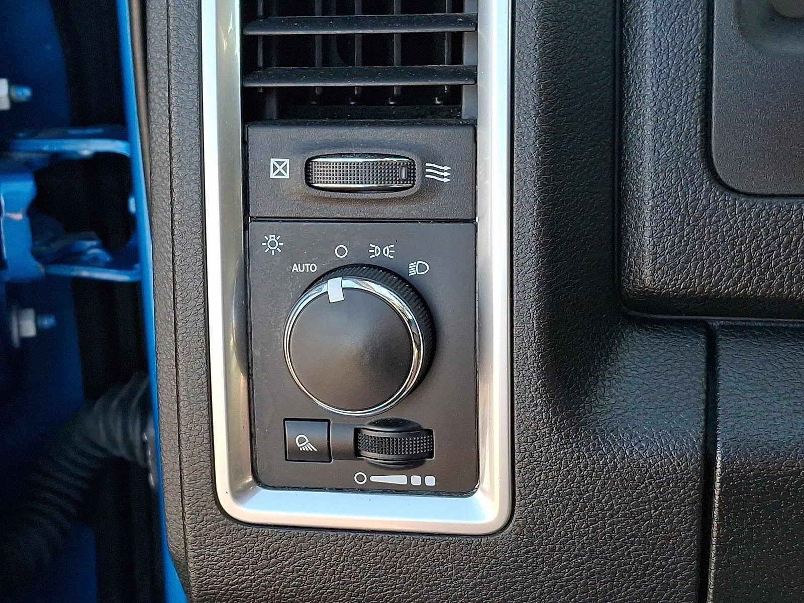 Used 2024 RAM 1500 Classic SLT AWD/4WD image 25