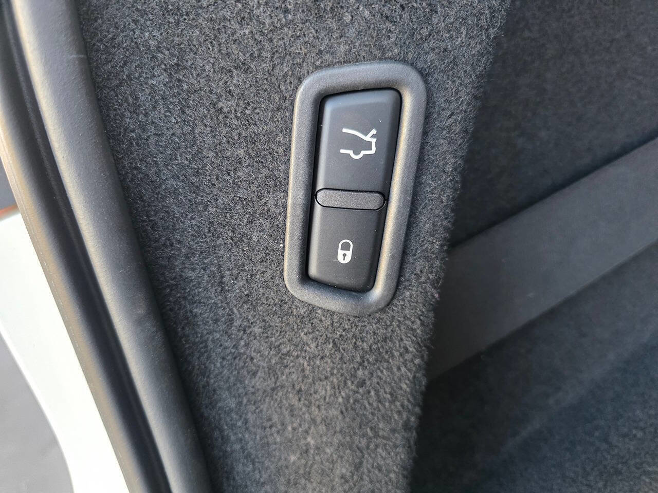 Used 2017 Maserati Levante S image 23