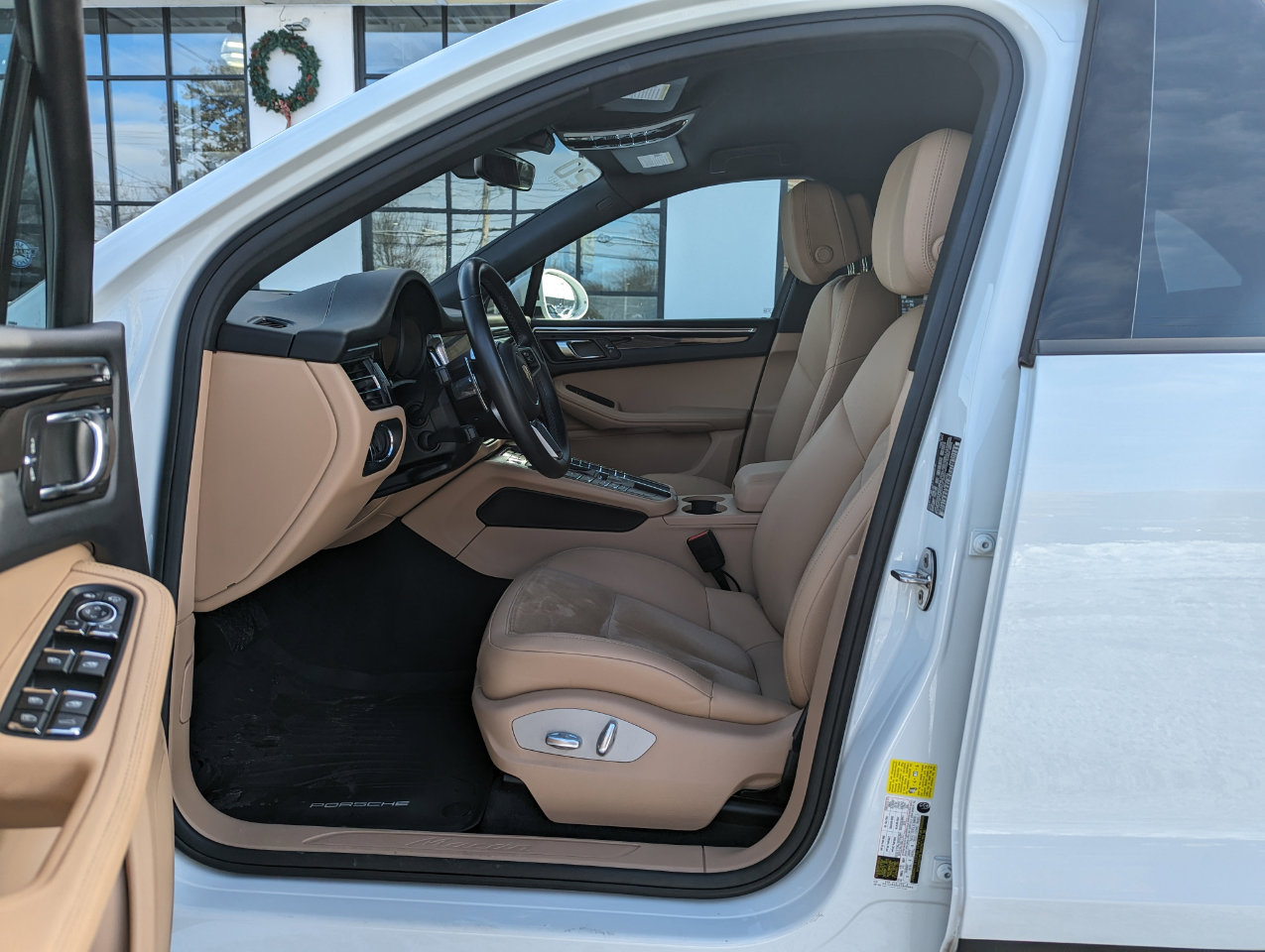 Used 2020 Porsche Macan AWD image 12