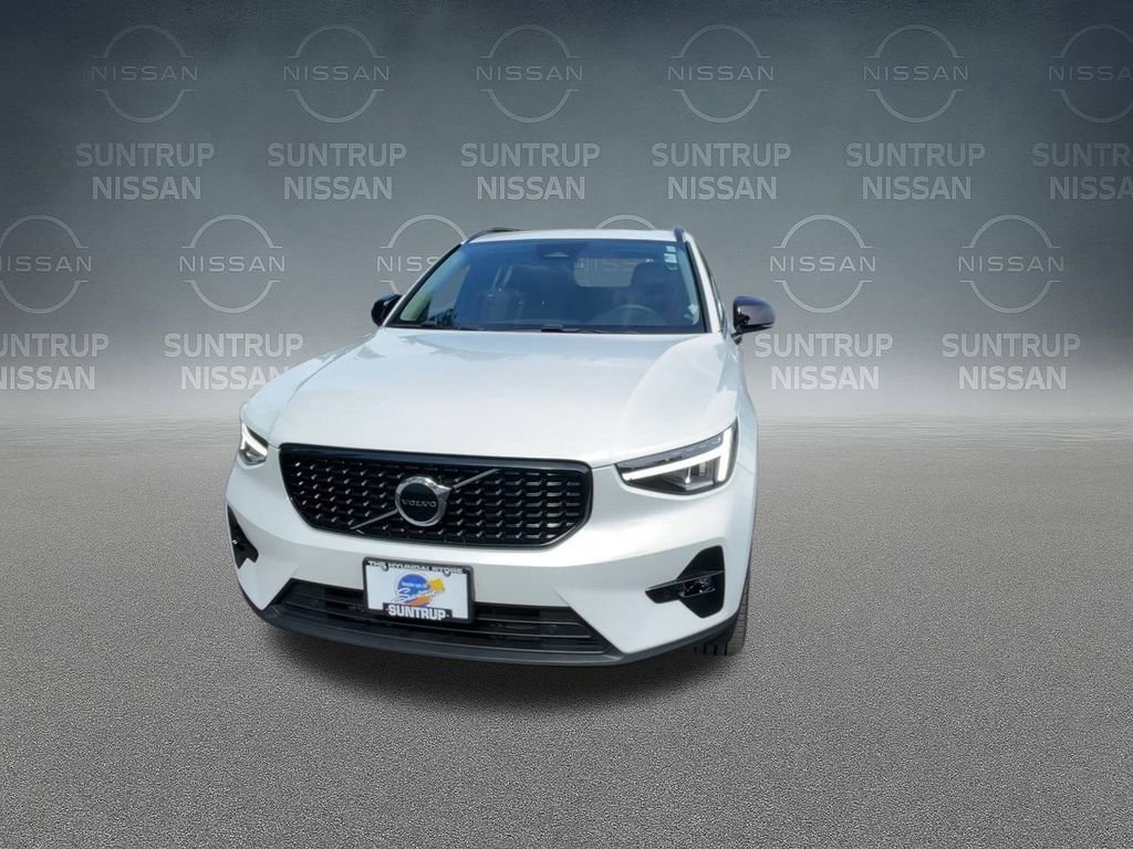 Used 2023 Volvo XC40 B5 Plus w/ Protection Package Premier image 31