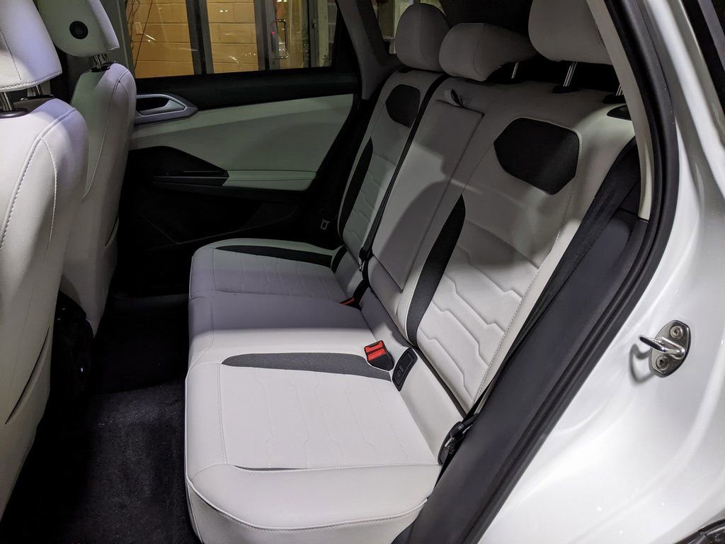 New 2025 Volkswagen Taos SE image 25