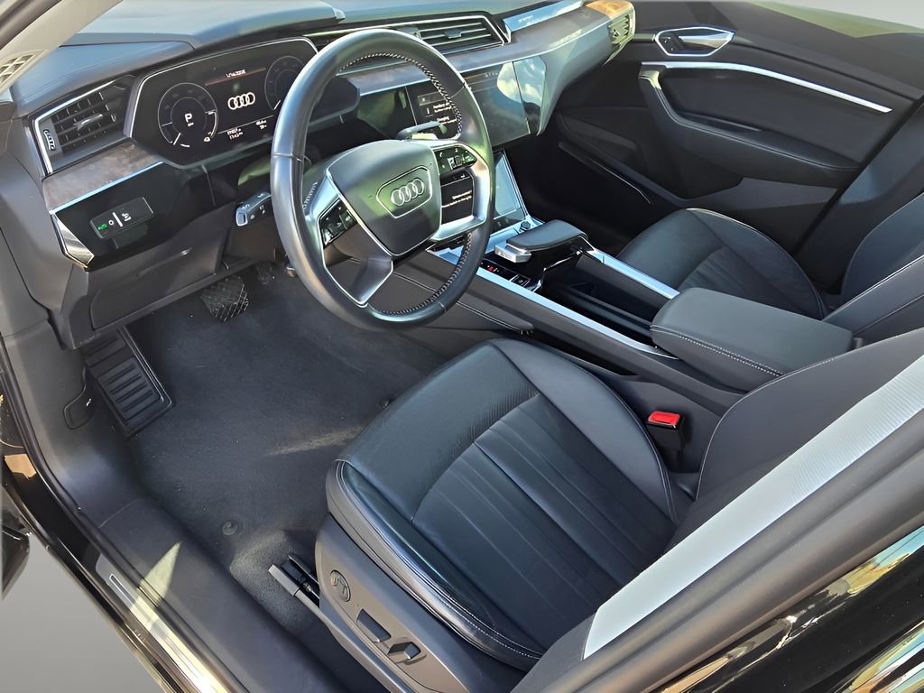 Used 2020 Audi e-tron Premium Plus image 26