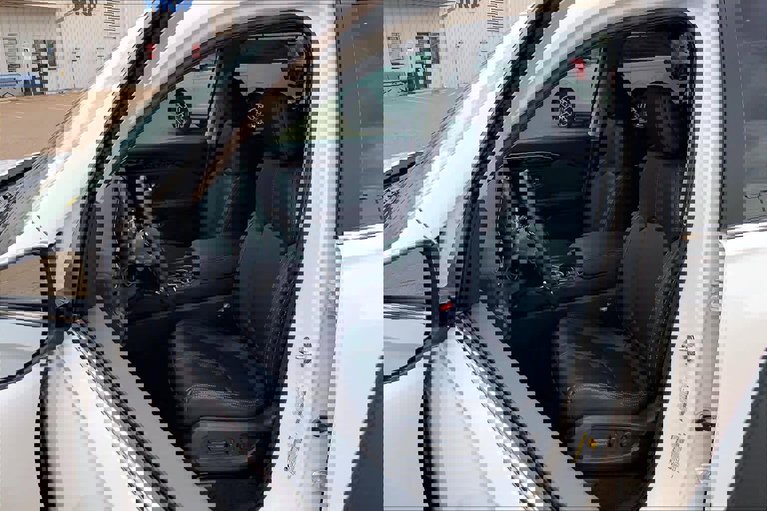 Used 2025 Honda Pilot EX-L image 8