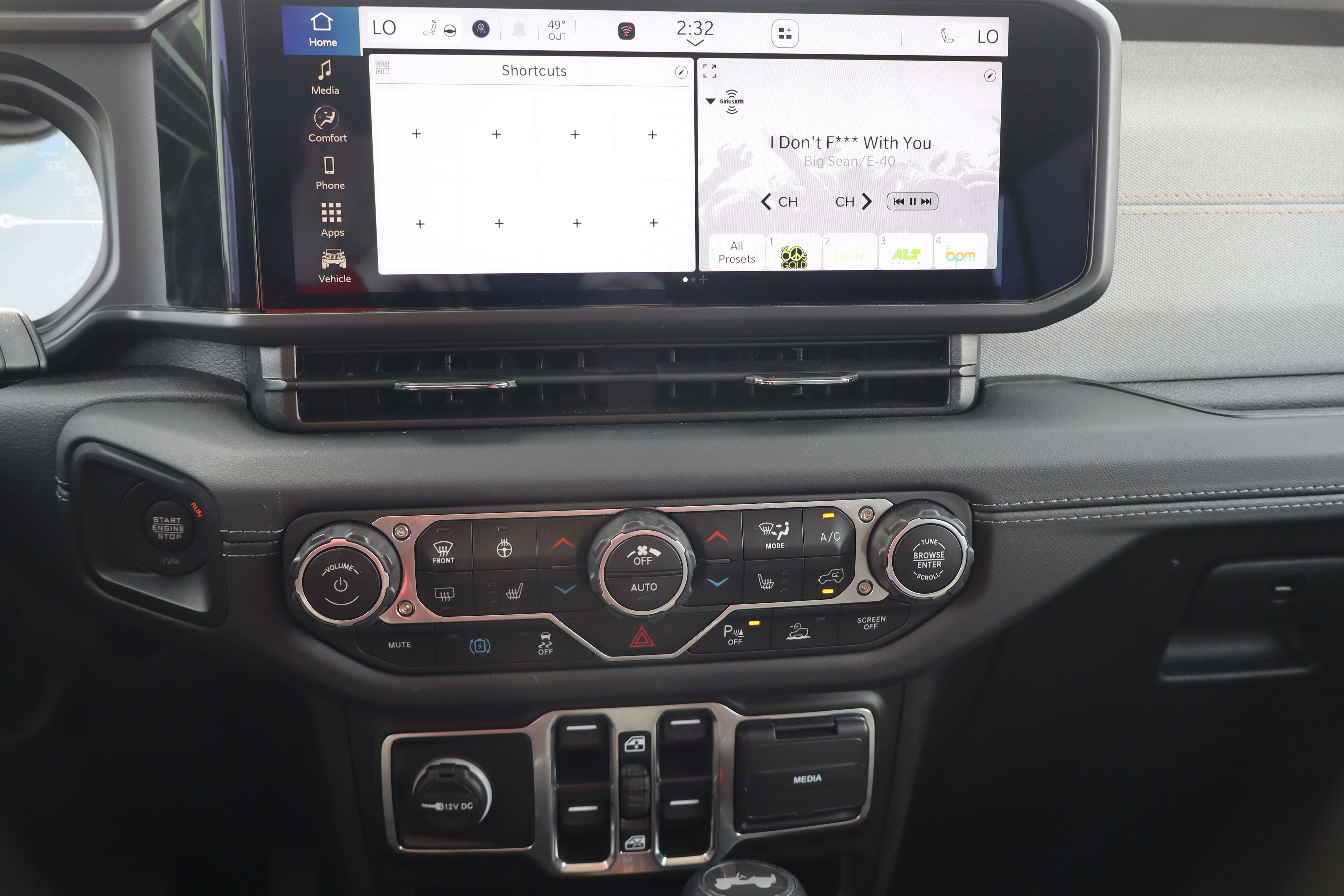 Used 2025 Jeep Wrangler Sahara w/ Safety Group image 18