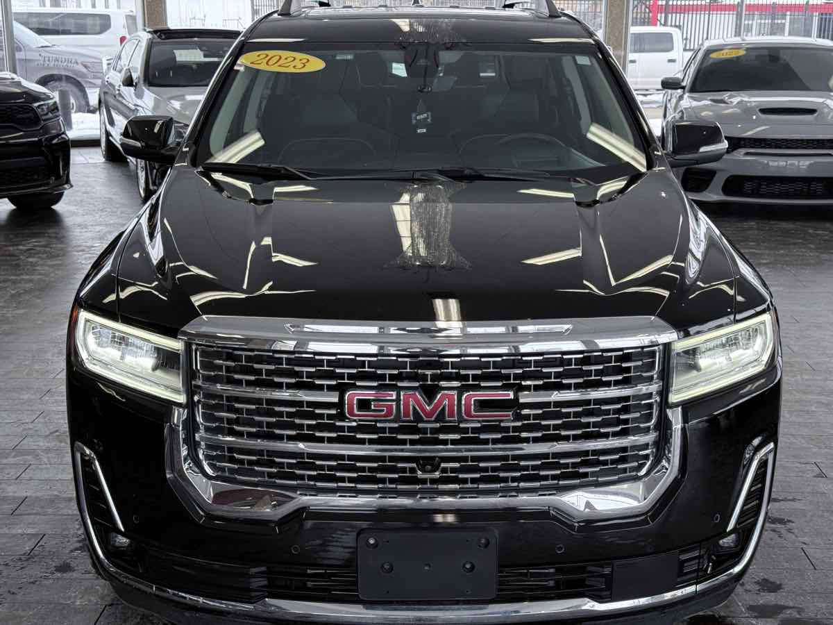 Used 2023 GMC Acadia Denali w/ Denali Ultimate Package AWD/4WD image 3