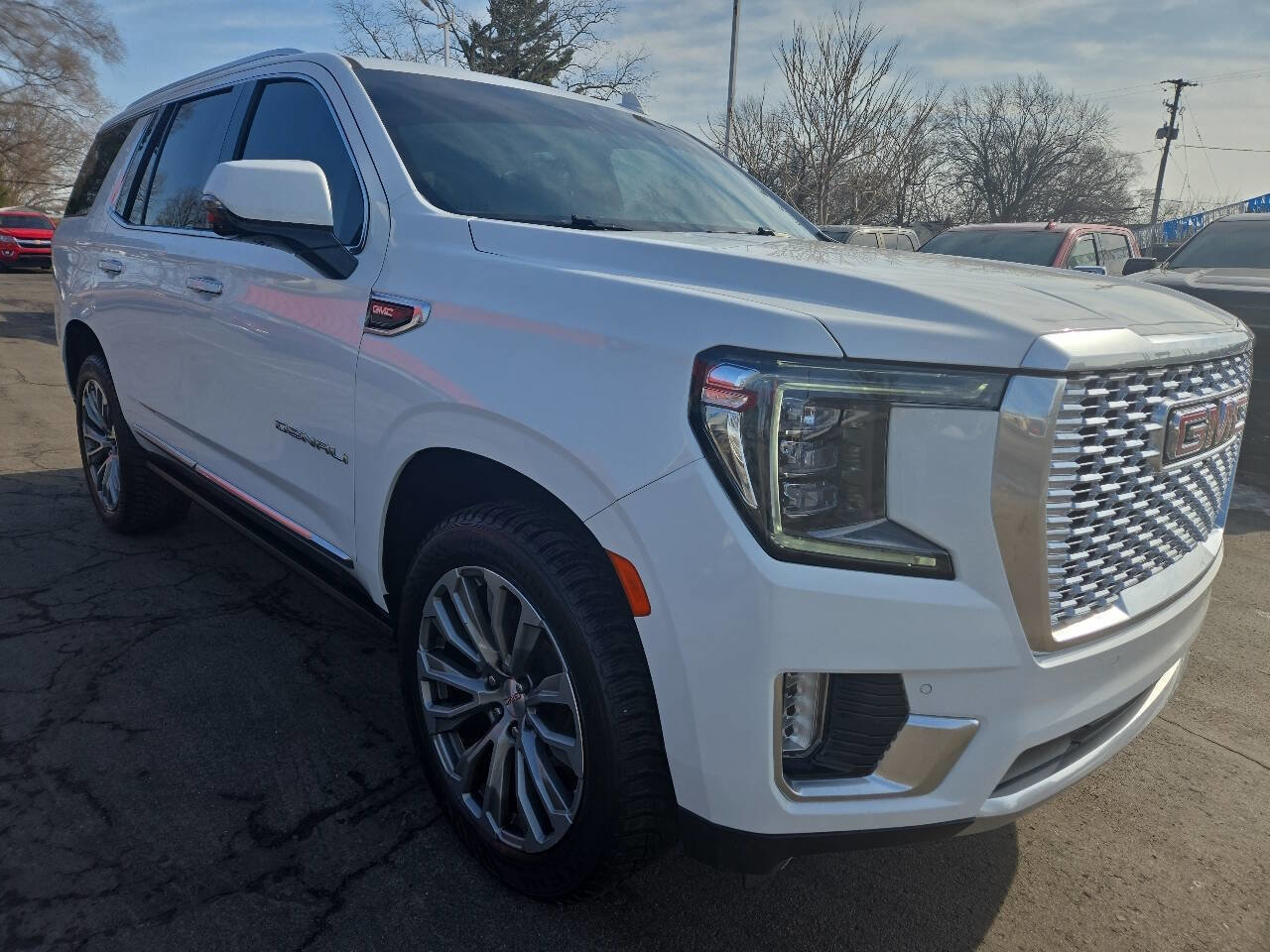 Used 2021 GMC Yukon Denali w/ Denali Premium Package image 4