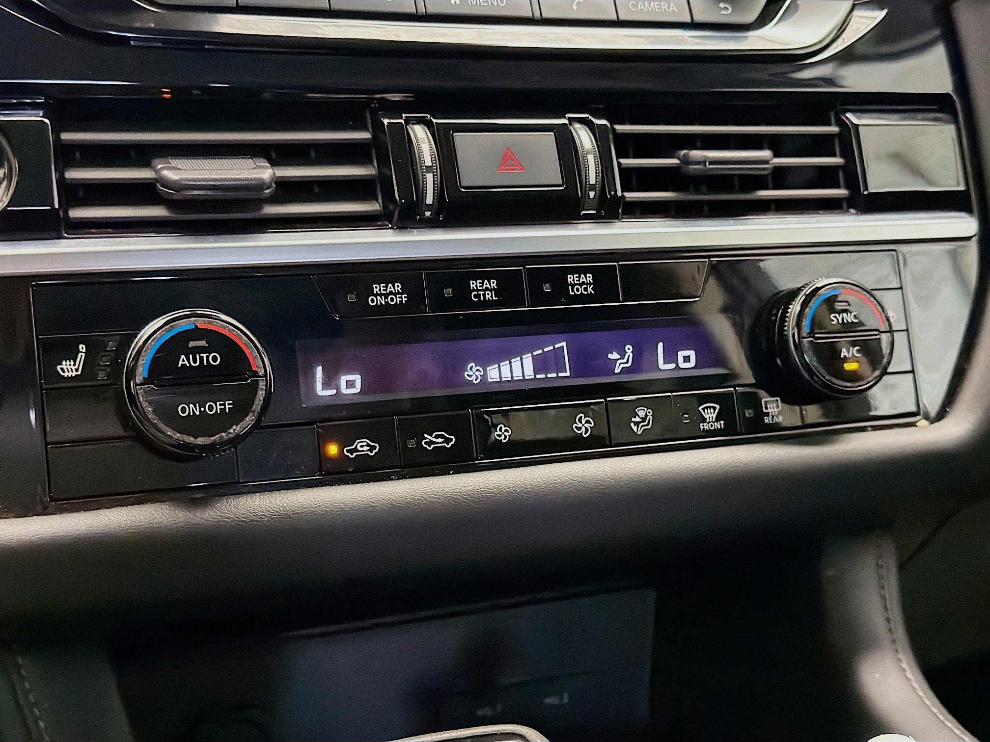 Used 2023 Nissan Pathfinder SV w/ SV Premium Package FWD image 10