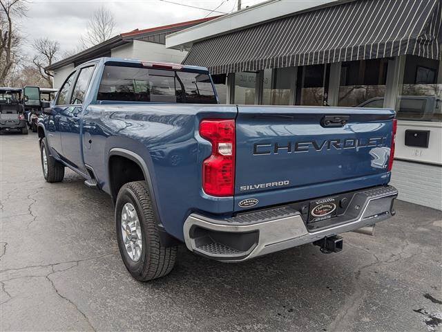 Used 2025 Chevrolet Silverado 2500 LT AWD/4WD image 3