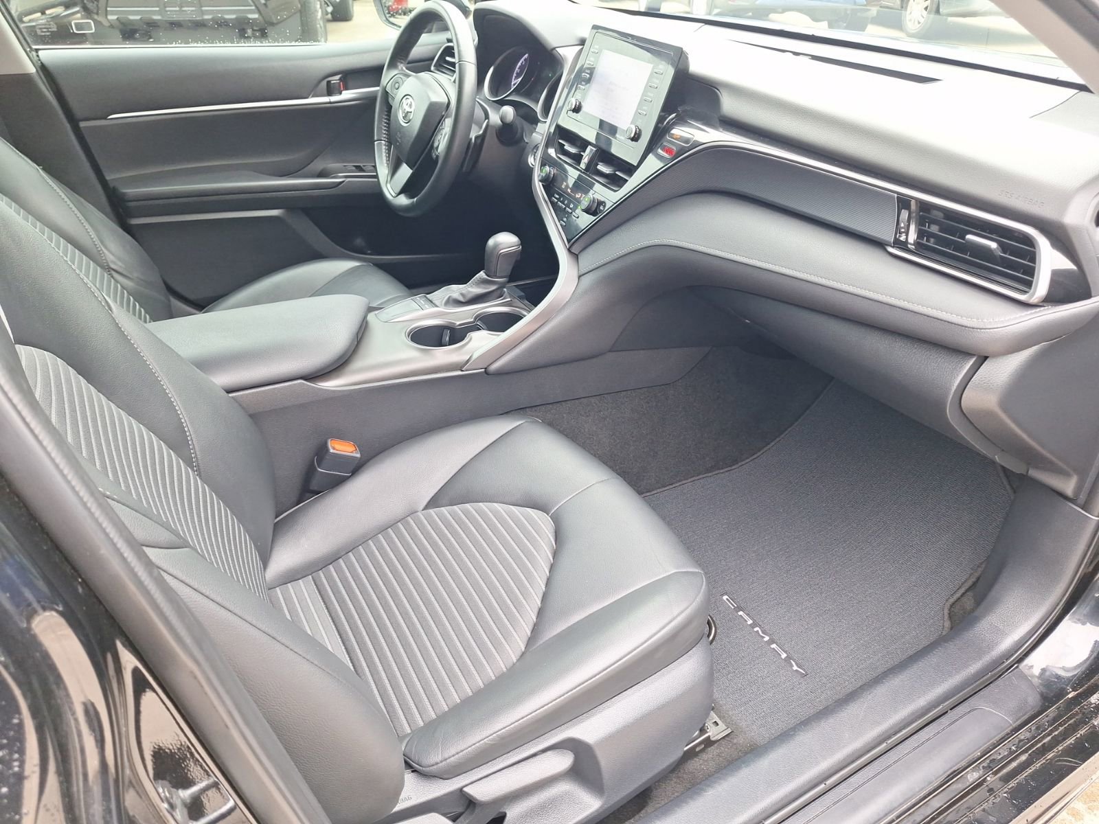 Used 2023 Toyota Camry SE w/ Convenience Package FWD image 31