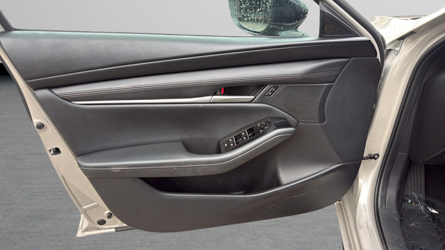 Used 2024 MAZDA MAZDA3 s FWD image 11