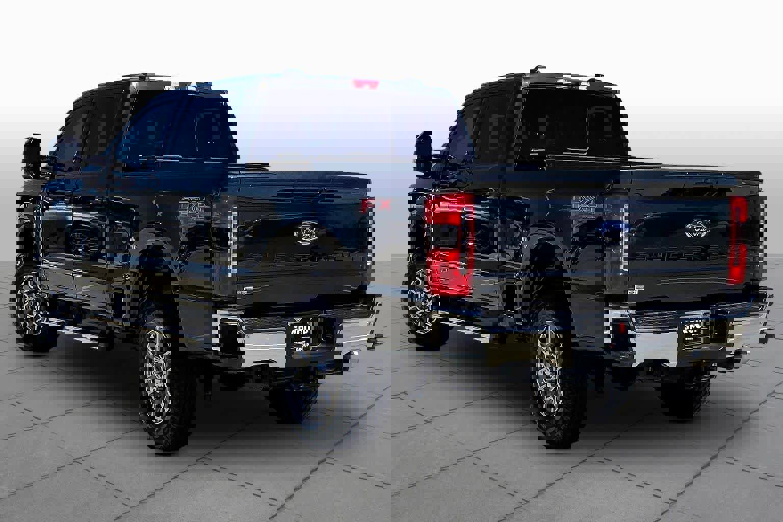 Used 2024 Ford F250 Lariat w/ FX4 Off-Road Package image 11