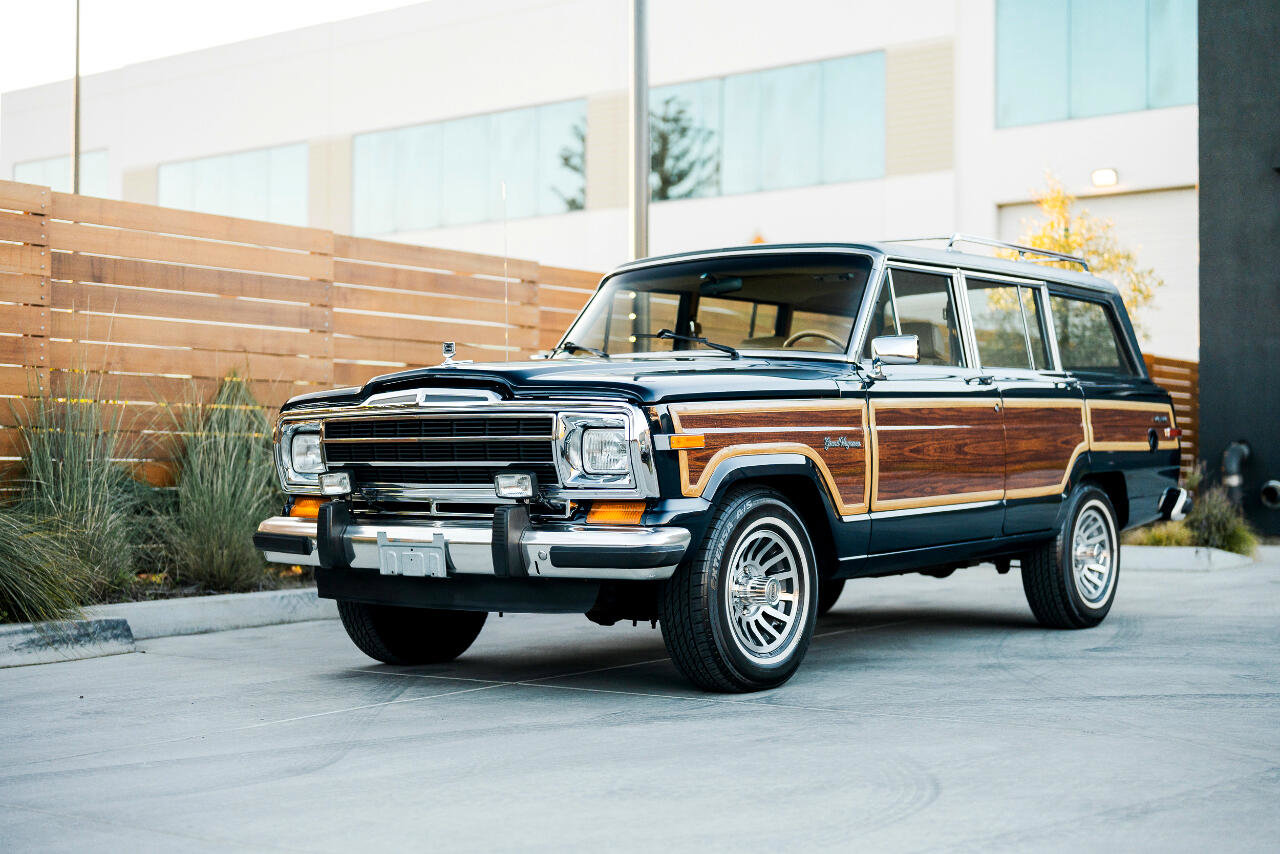 Used 1987 Jeep Grand Wagoneer image 5