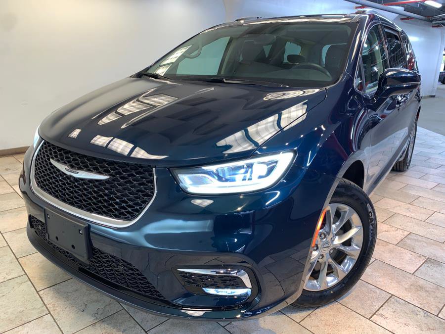 Used 2022 Chrysler Pacifica Touring-L w/ Uconnect Theater Family Group