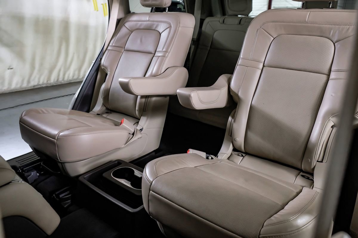 Used 2022 Lincoln Aviator Reserve w/ Equipment Group 201A image 37