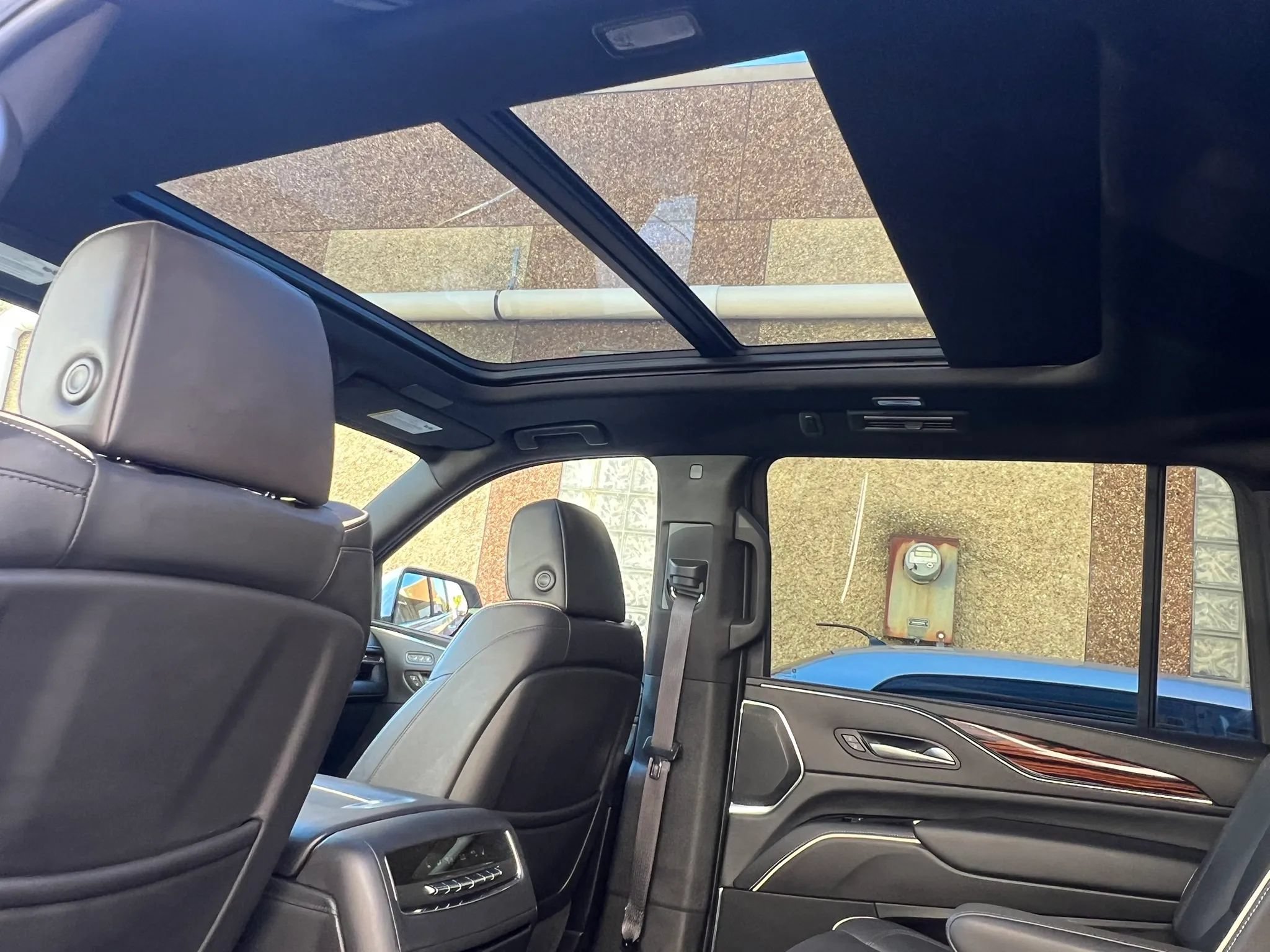 Used 2023 Cadillac Escalade ESV Premium Luxury AWD/4WD image 33