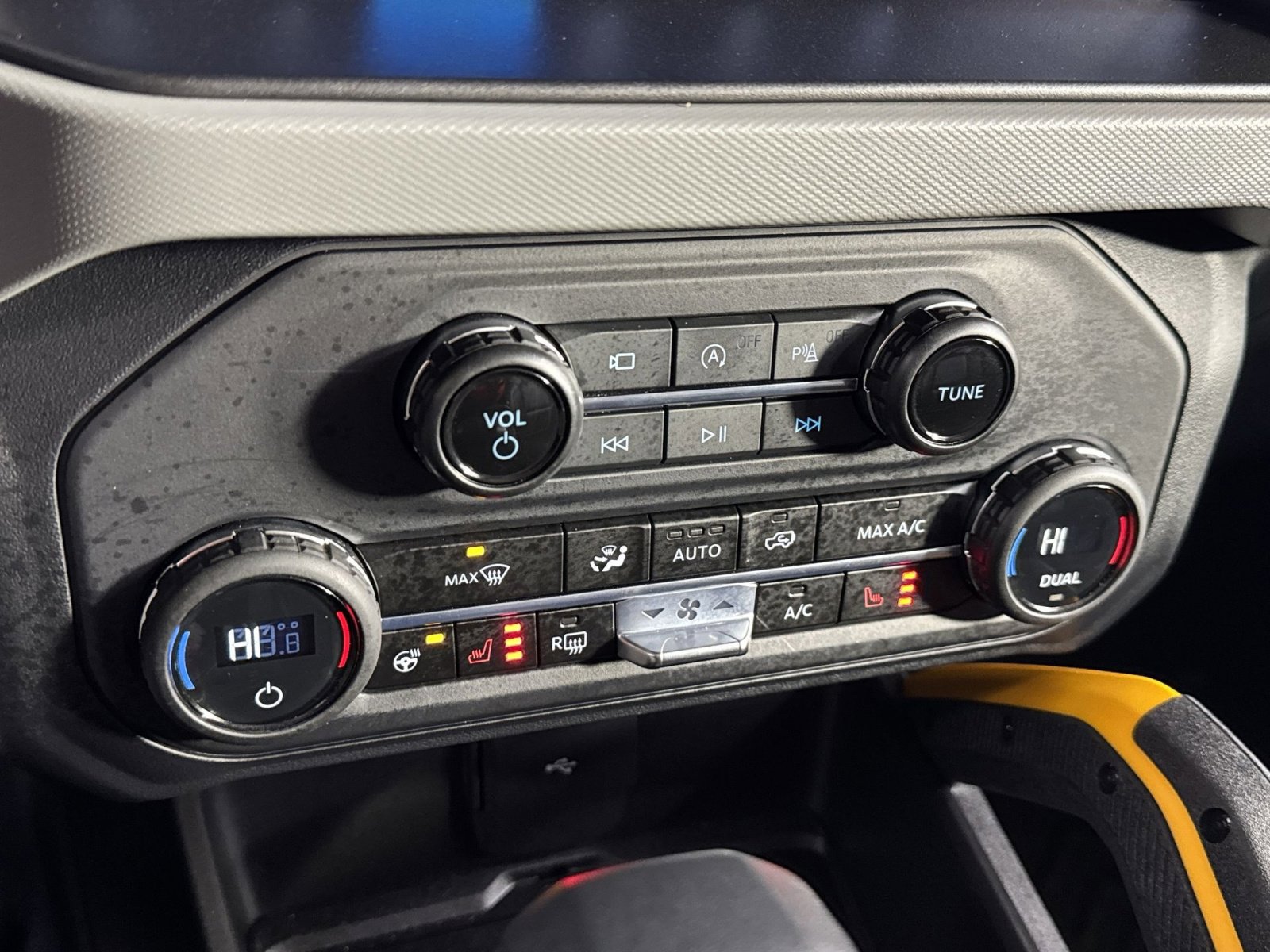 Used 2023 Ford Bronco Badlands image 25