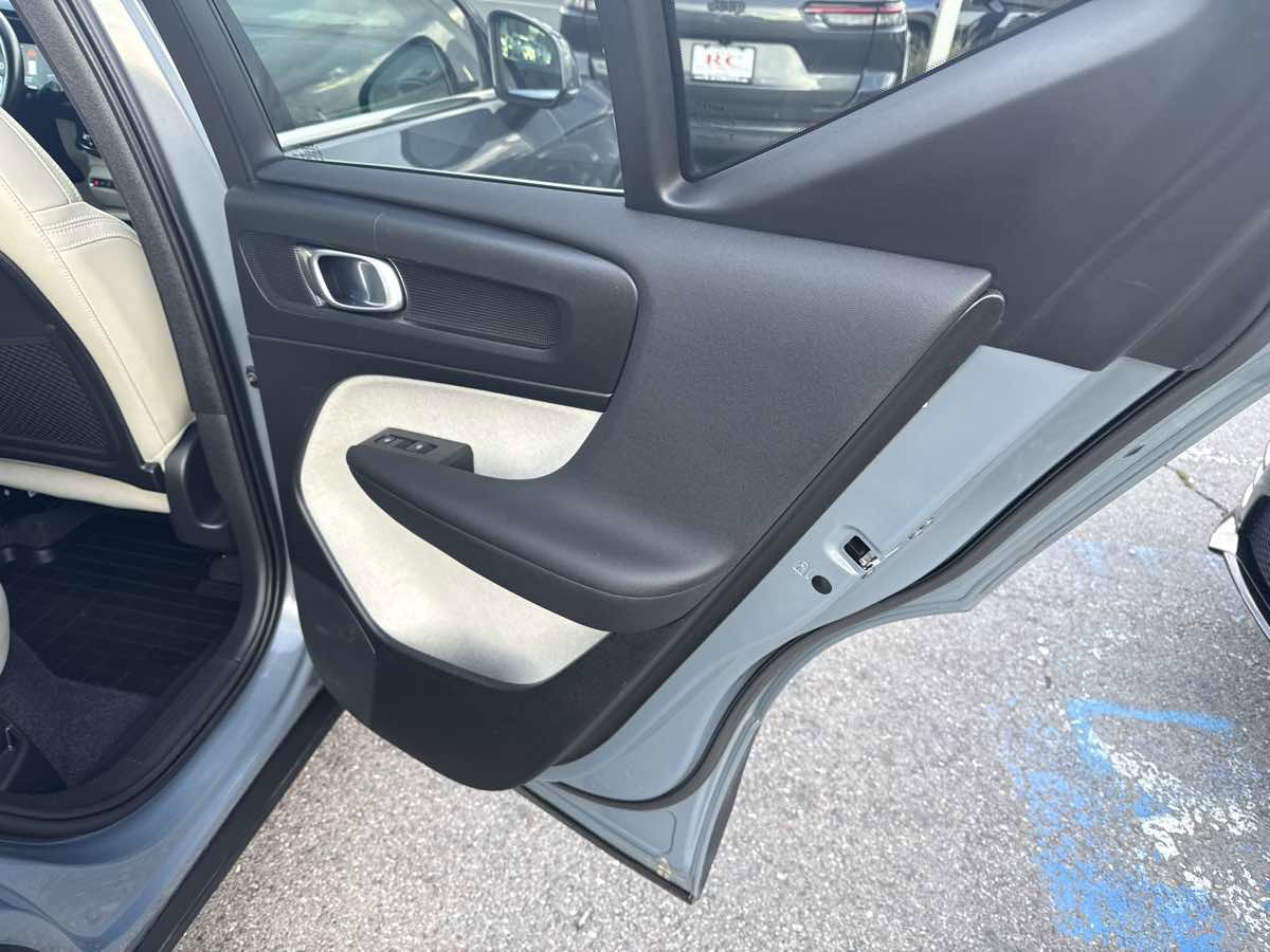 Used 2020 Volvo XC40 T5 Inscription w/ Protection Package Premier image 21