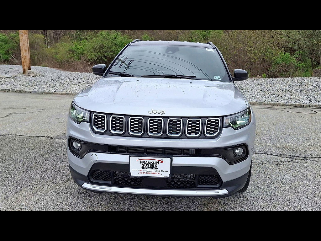 Used 2025 Jeep Compass Limited AWD/4WD image 2